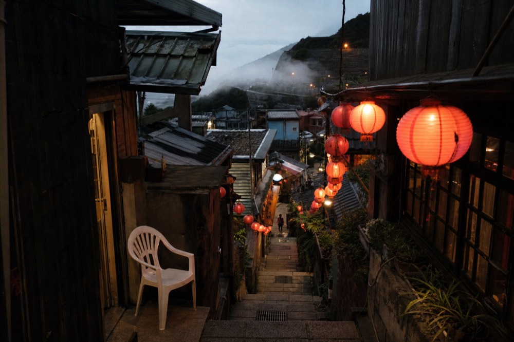 Shuqi Road in Jiufen at dusk, red lanterns aglow and the staircase lined with teahouses